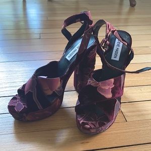 Steve Madden platform velvet heels